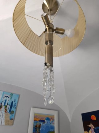 Lámpara de techo dorada y cristal