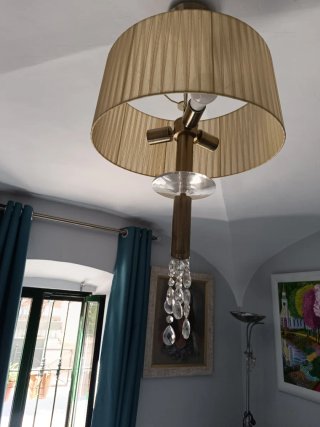 Lámpara de techo dorada y cristal