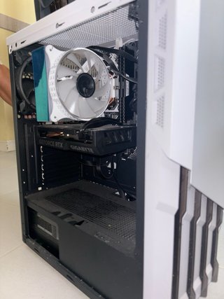 Torre PC Gaming Blanca y Negra