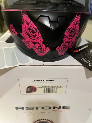 Casco integral infantil con rosas