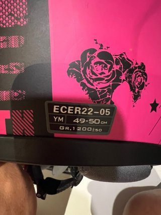 Casco integral infantil con rosas