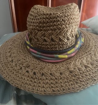 Sombrero de verano mujer tejido.
