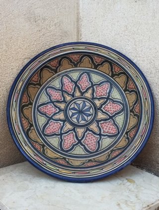Fuente cerámica antigua pintada artesanalmente