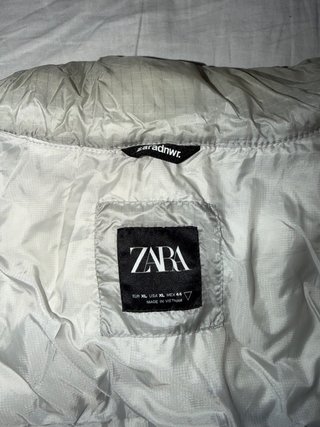 Chaqueta acolchada plateada Zara