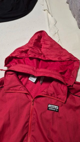Cortavientos Adidas Rojo Talla S Valorado en 90 €