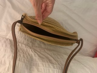 Bolso redondo de verano beige y marrón