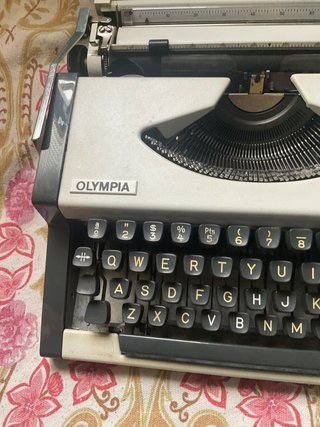 Máquina de escribir Olympia Traveller de Luxe