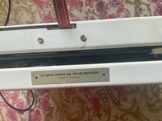 Máquina de escribir Olympia Traveller de Luxe