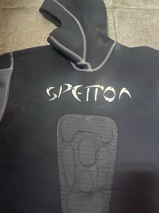 Traje de neopreno Spetton con capucha