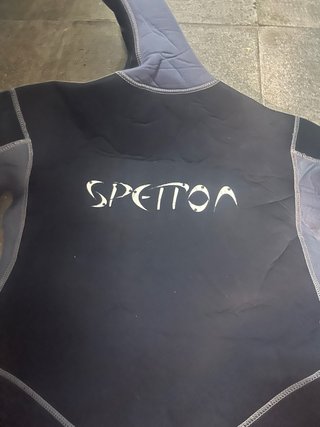 Traje de neopreno Spetton con capucha