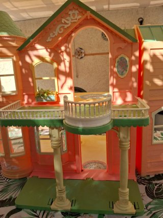 Casita de Muñecas Estilo Georgiano