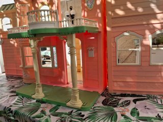 Casita de Muñecas Estilo Georgiano
