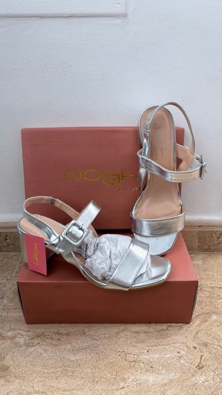 Sandalias Noghi Tacón Ancho Plateadas