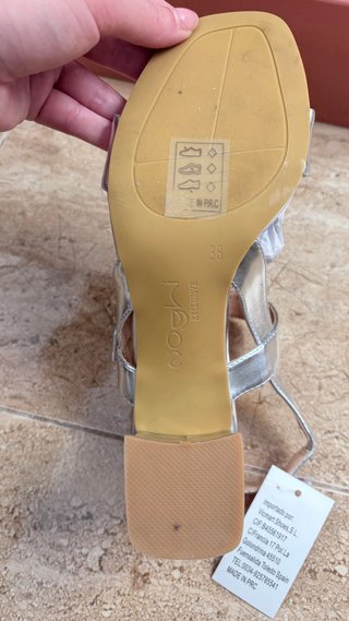 Sandalias Noghi Tacón Ancho Plateadas