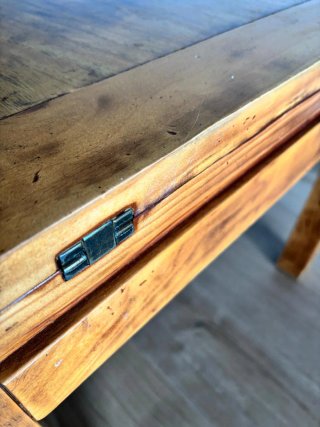 Mesa extensible madera y 4 sillas ratán
