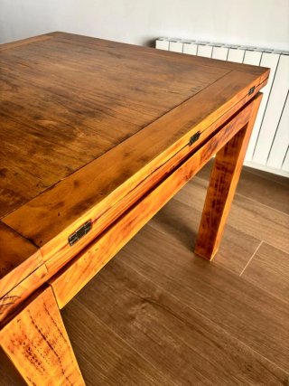 Mesa extensible madera y 4 sillas ratán
