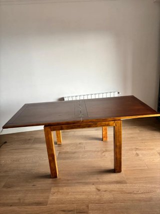 Mesa extensible madera y 4 sillas ratán