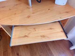 Escritorio de madera y metal