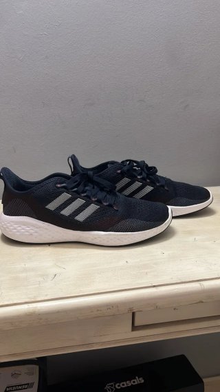 Zapatillas deportivas Adidas negras y rosas