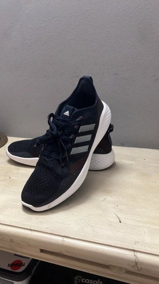 Zapatillas deportivas Adidas negras y rosas