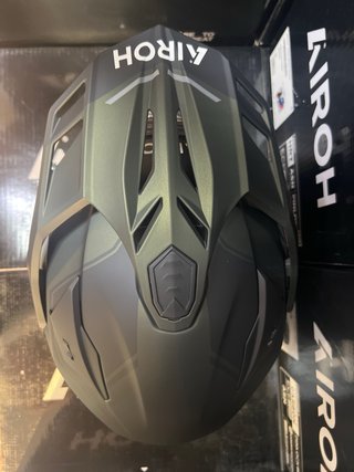 Casco Moto L trail Airoh Commander 2 verde militar