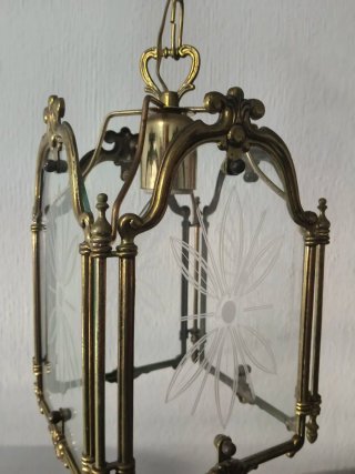 Farol de techo dorado y cristal