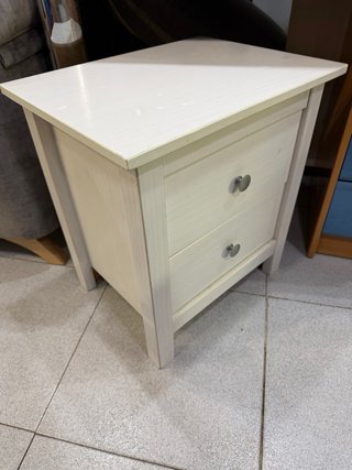 Mesita de noche de madera blanca segundamano
