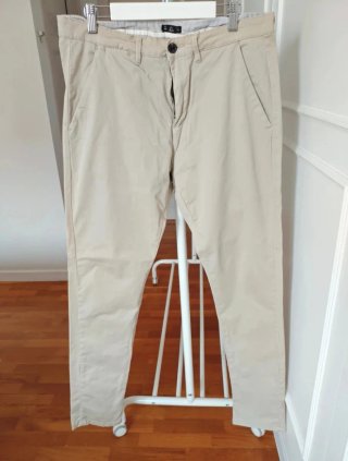 Pantalón chino beige hombre