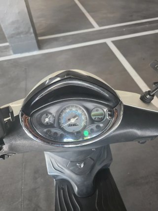 Piaggio Fly 125 Scooter Beige/Negro