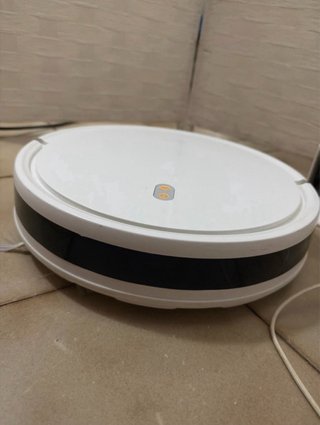 Robot aspirapolvere bianco