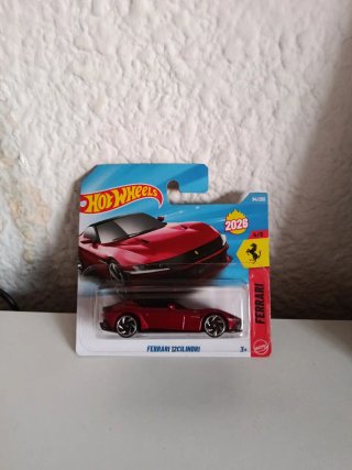 Hotwheels Ferrari 12 Cilindri Rojo