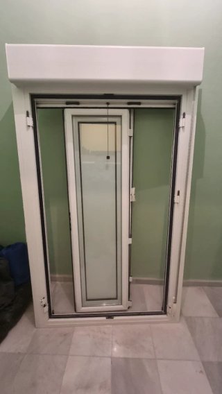 Ventana aluminio con persiana y mosquitera