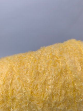 Cono hilo pestaña amarillo para tejer