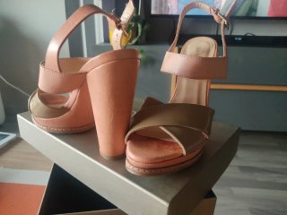 Zapatos de tacón beige y rosa