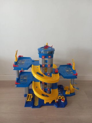 Parking 4 plantas con helicóptero