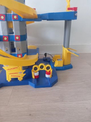 Parking 4 plantas con helicóptero