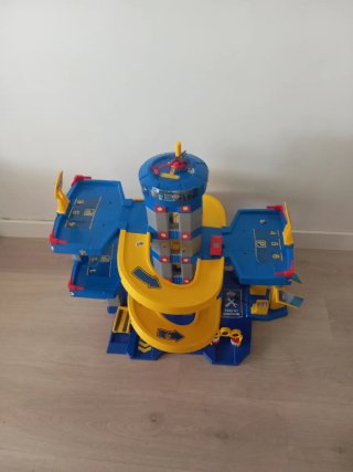 Parking 4 plantas con helicóptero