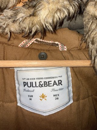 Abrigo Pull&Bear verde militar con capucha
