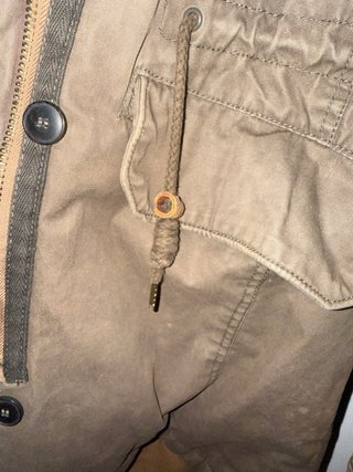 Abrigo Pull&Bear verde militar con capucha