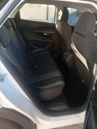 Vendo Peugeot 3008, está impecable, casi nuevo.