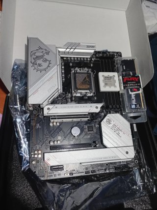 RYZEN 7-8700 + MSI B650 Edge WiFi + 8gb ddr5