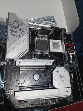 RYZEN 7-8700 + MSI B650 Edge WiFi + 8gb ddr5