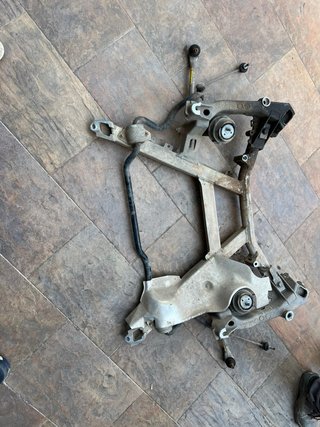 Cuna Motor BMW E39 Delantera