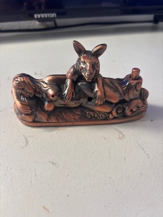 Accendino antico in rame con figura di canguro