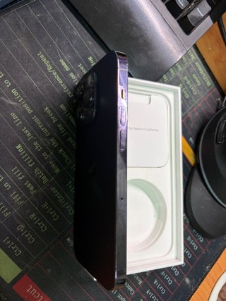 iPhone 14 Pro Morado Oscuro