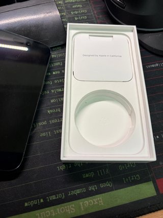iPhone 14 Pro Morado Oscuro