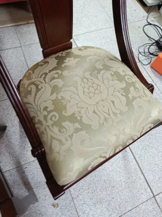 Juego de 2 sillas clásicas de madera