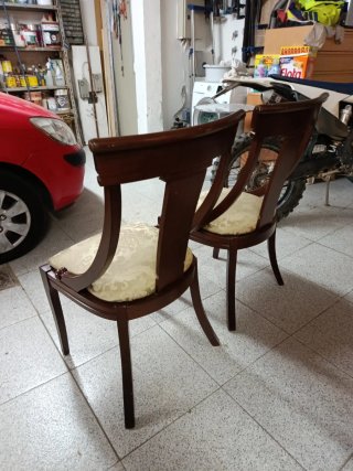 Juego de 2 sillas clásicas de madera
