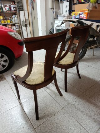 Juego de 2 sillas clásicas de madera