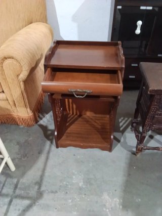 Mesita de salón de madera